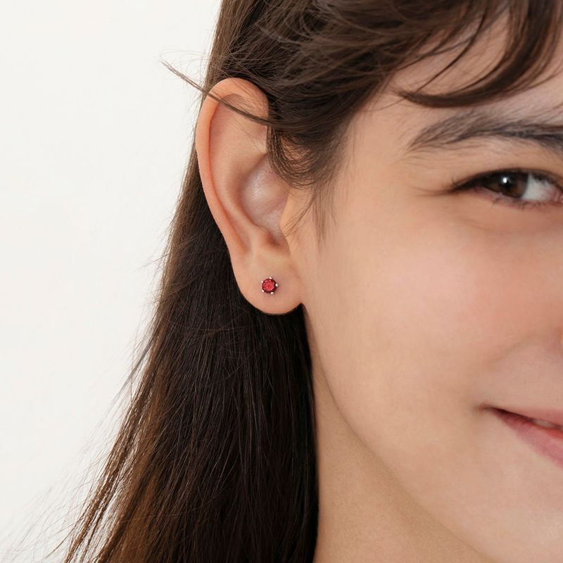 ARETES-ZIRCON-RUBY-CLASICO-5-UÑAS-KIDS